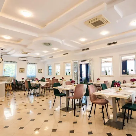 Four Pearls Hotel
