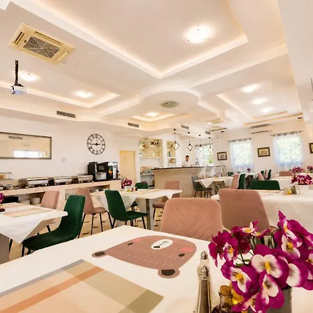 Four Pearls Hotel 3*